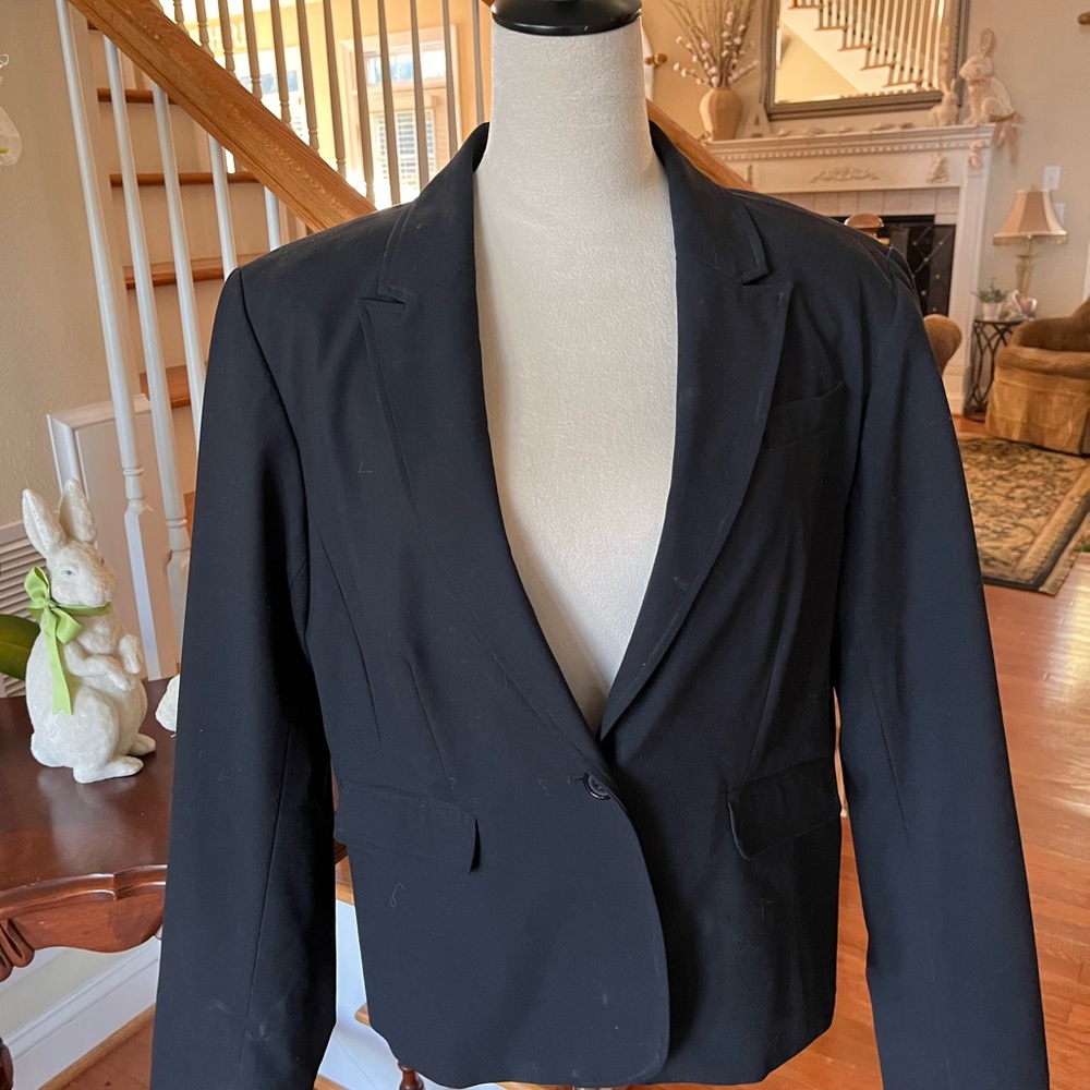 Women's Black Tailored Blazer Jacket - Sleek Single-Button Design